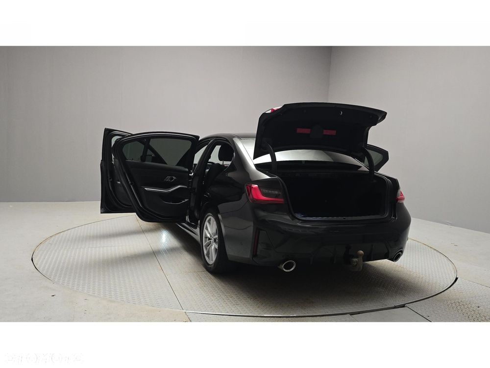 BMW Seria 3 320d xDrive mHEV M Sport - 11