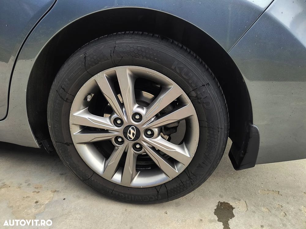 Hyundai Elantra 1.6 CRDI Highway - 9