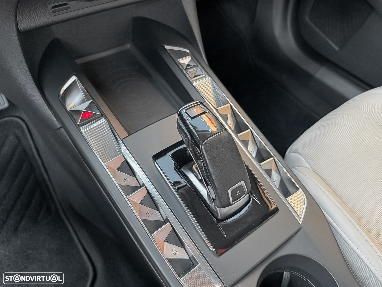 DS DS3 Crossback 1.2 PureTech Rivoli EAT8 - 17