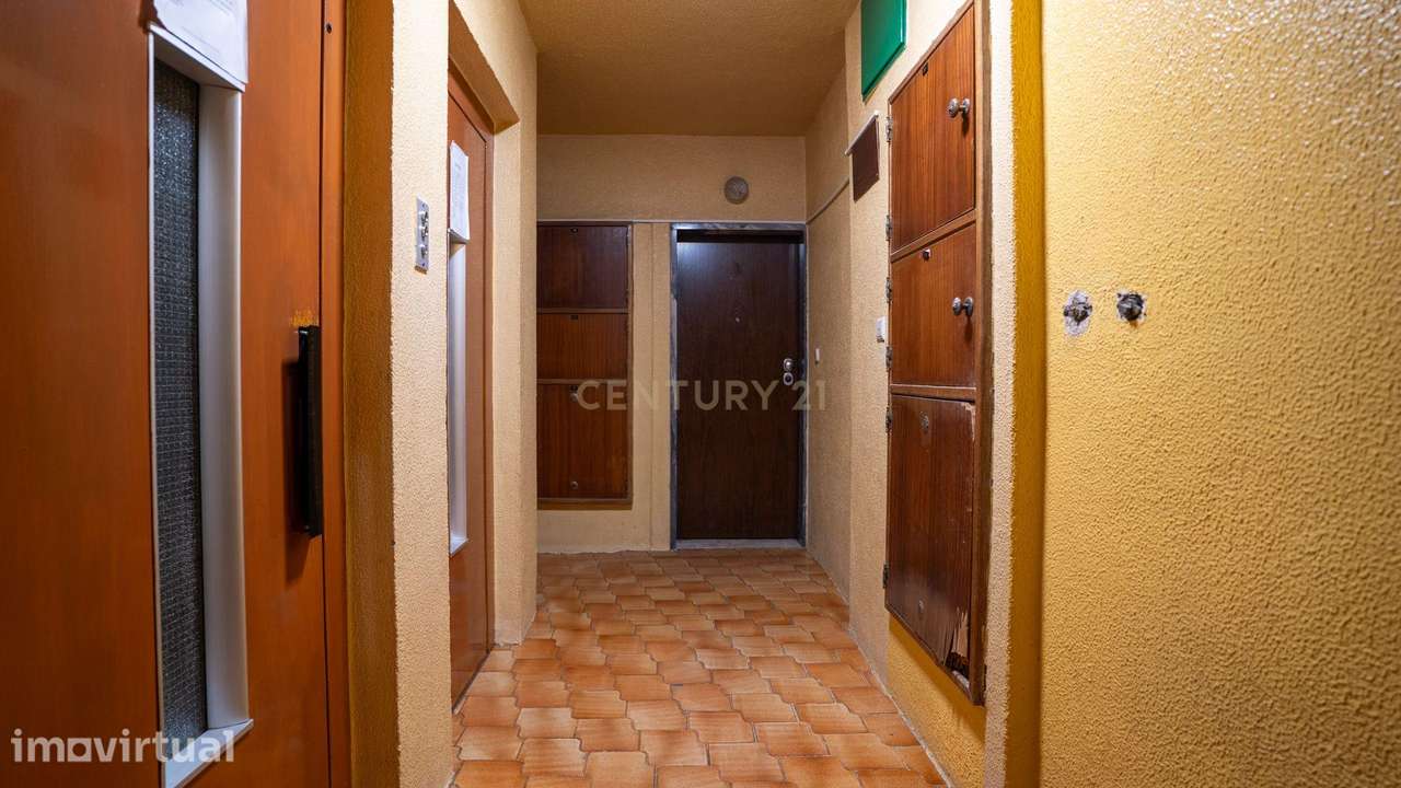 Apartamento T2 Totalmente Remodelado a Estrear | Casal de São Brás | A - Grande imagem: 4/29