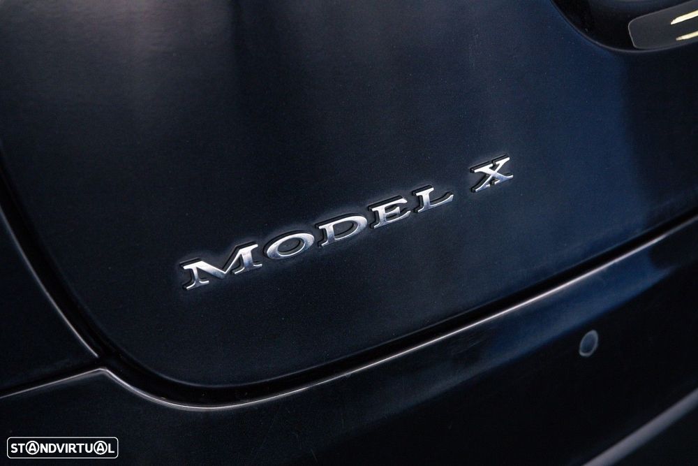 Tesla Model X - 13