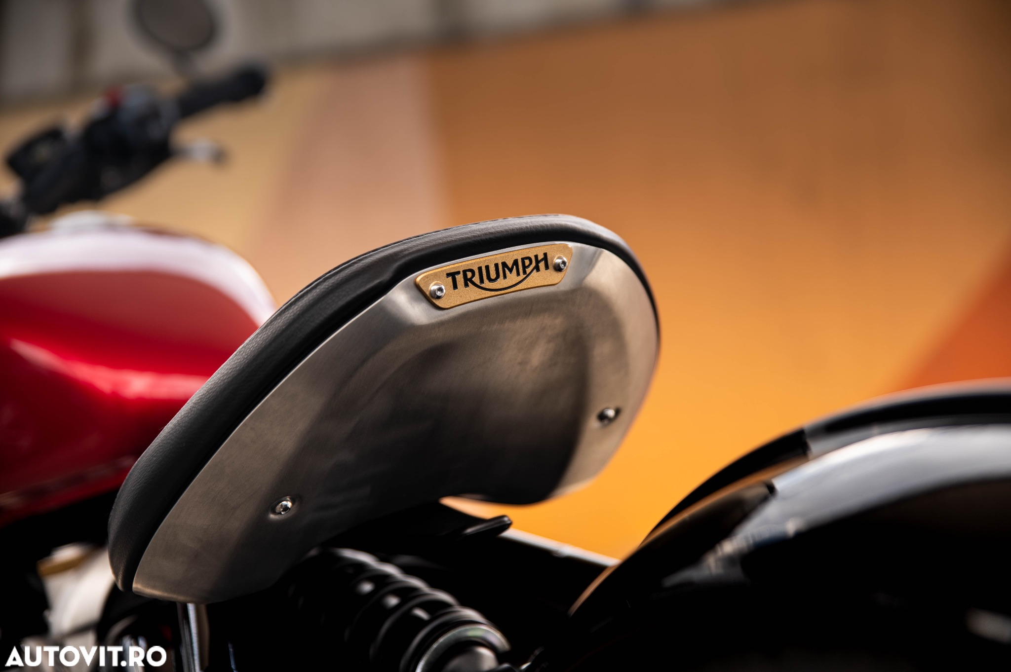 Triumph Bonneville Bobber - 8