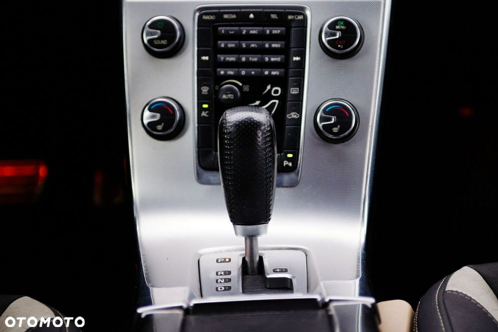 Volvo V60 D4 Geartronic RDesign - 21