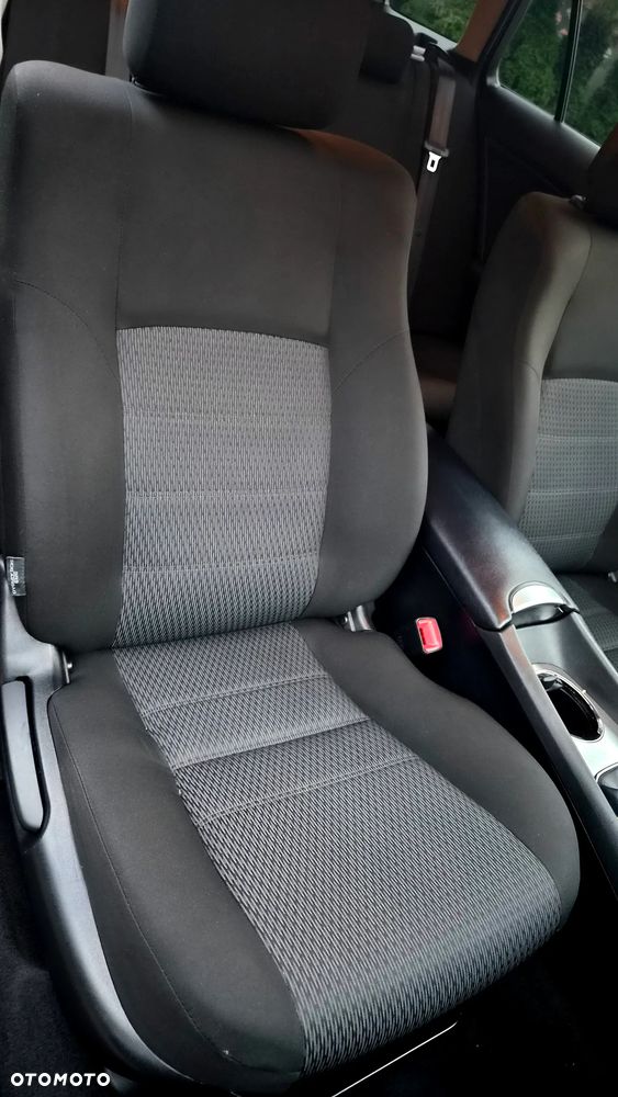 Toyota Avensis 2013 photo 4