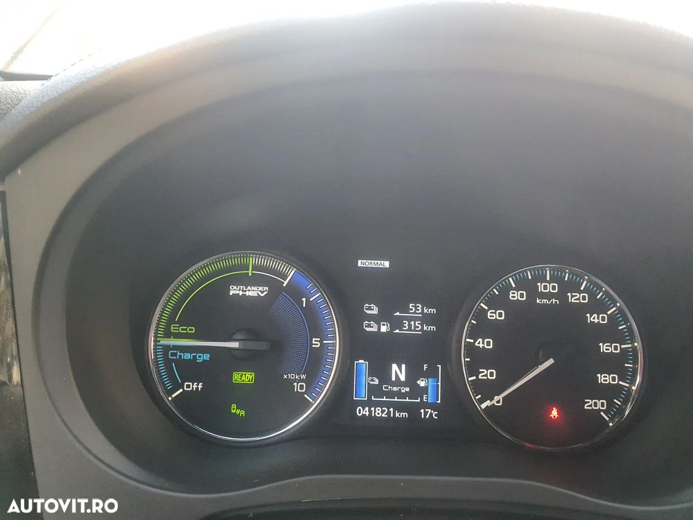 Mitsubishi Outlander PHEV 2.4 L 4X4 Instyle+ - 17