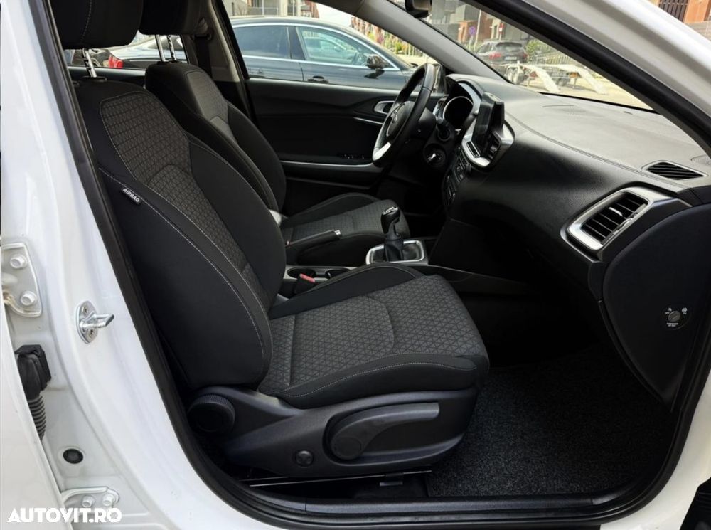 Kia Ceed - 24