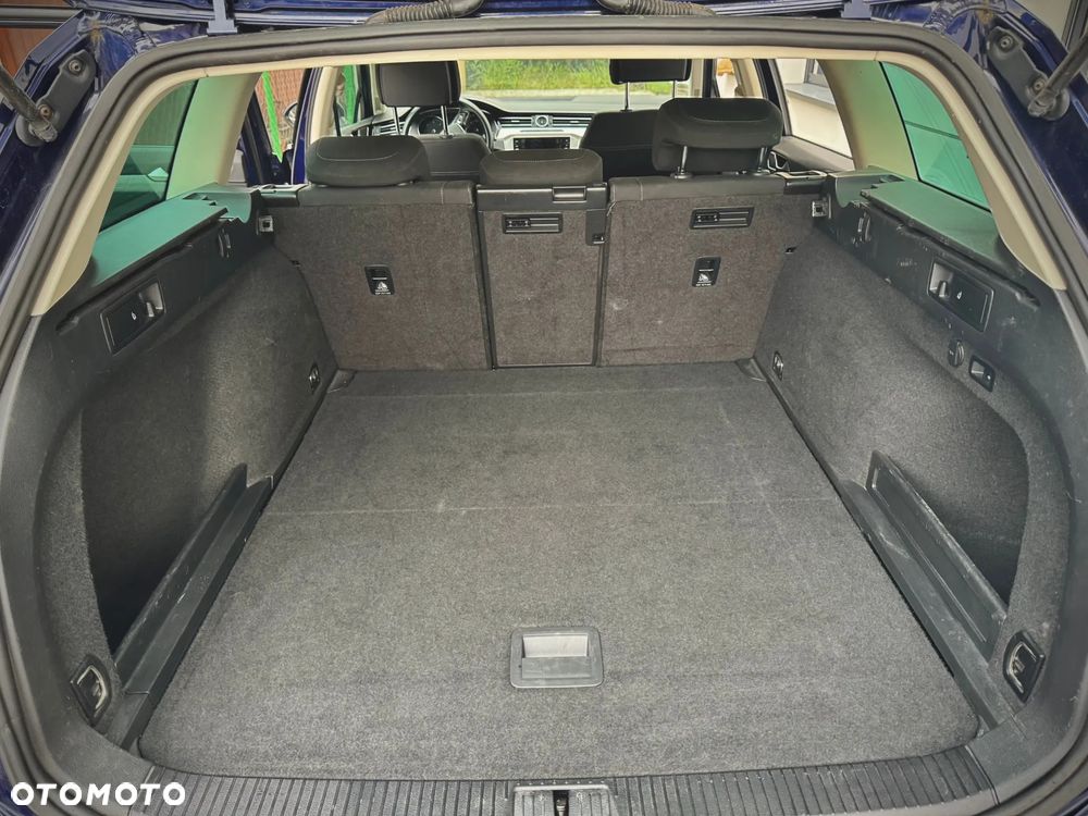 Volkswagen Passat - 14