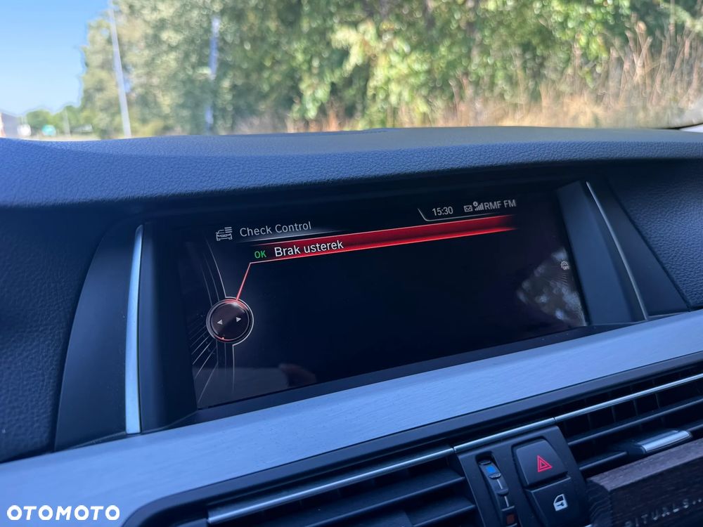 BMW Seria 5 525d Luxury Line - 33