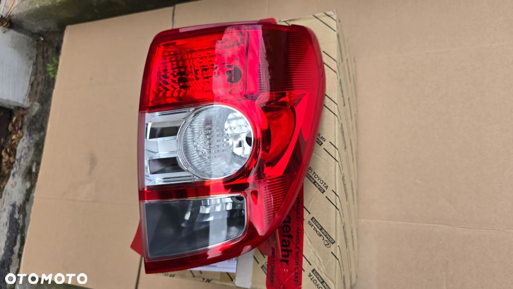 Toyota Urban Cruiser 09-12 Lampa Tylna Tył Prawa Oryginał - 3
