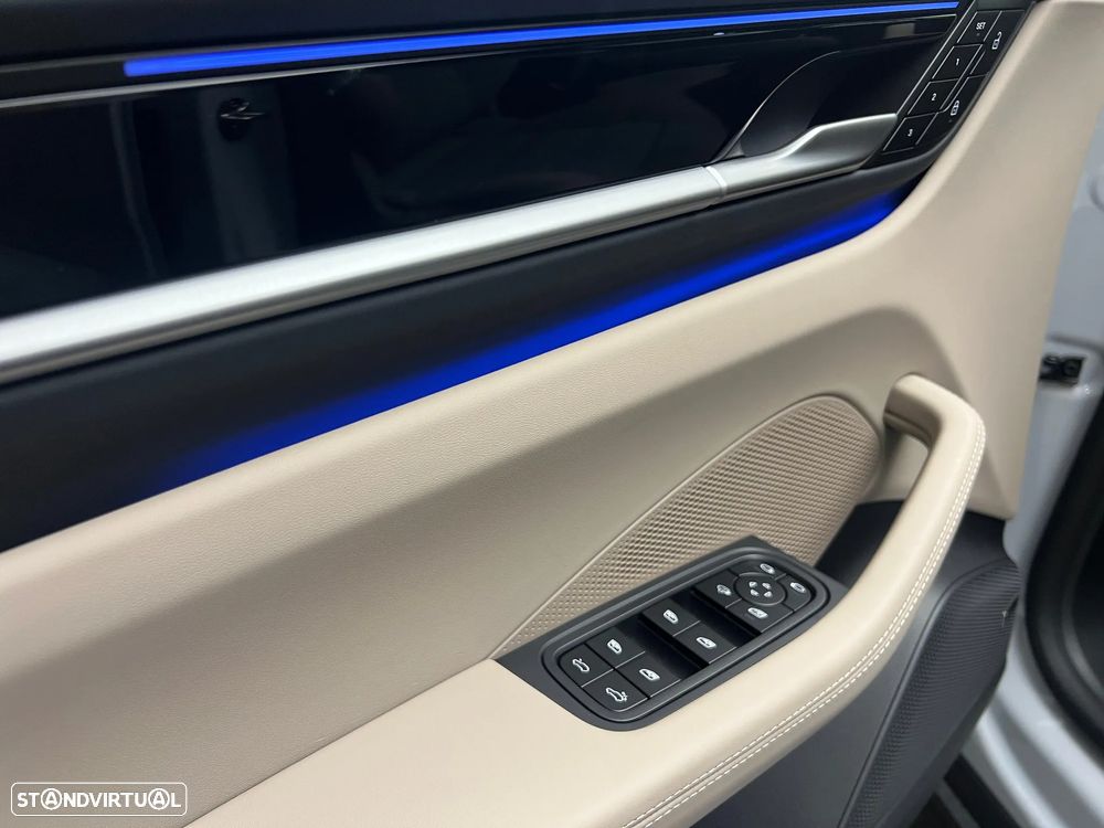 Porsche Macan Electric 4 - 28