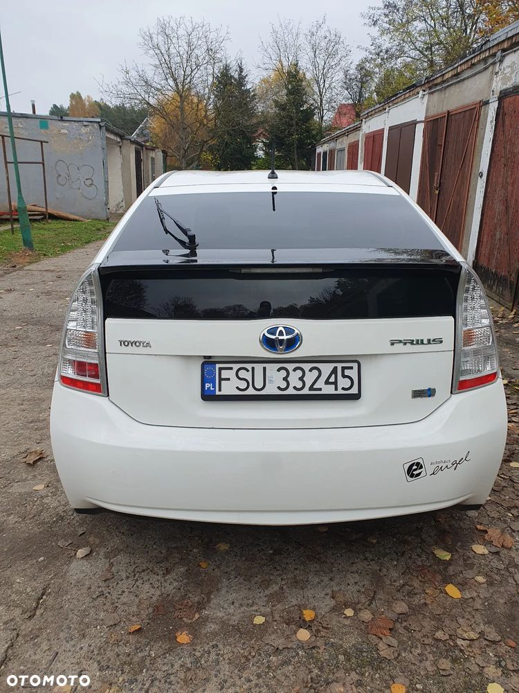 Toyota Prius (Hybrid) - 7