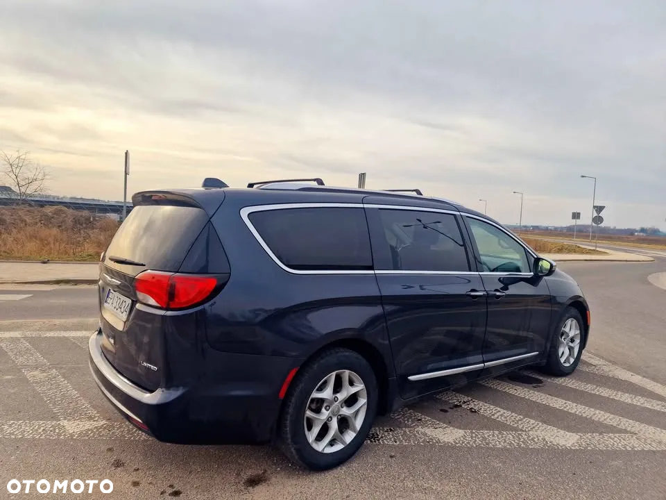 Chrysler Pacifica - 2