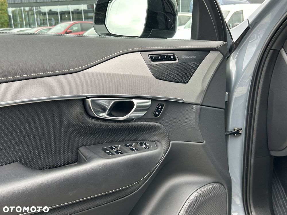 Volvo XC 90 - 9