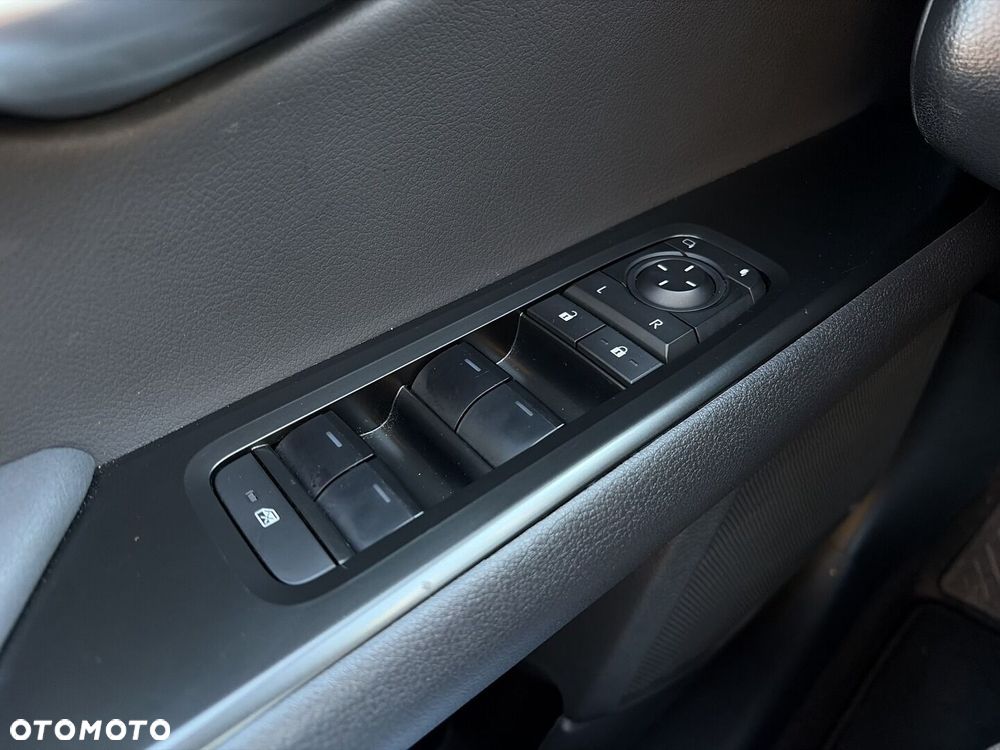 Lexus UX 300h Business - 24