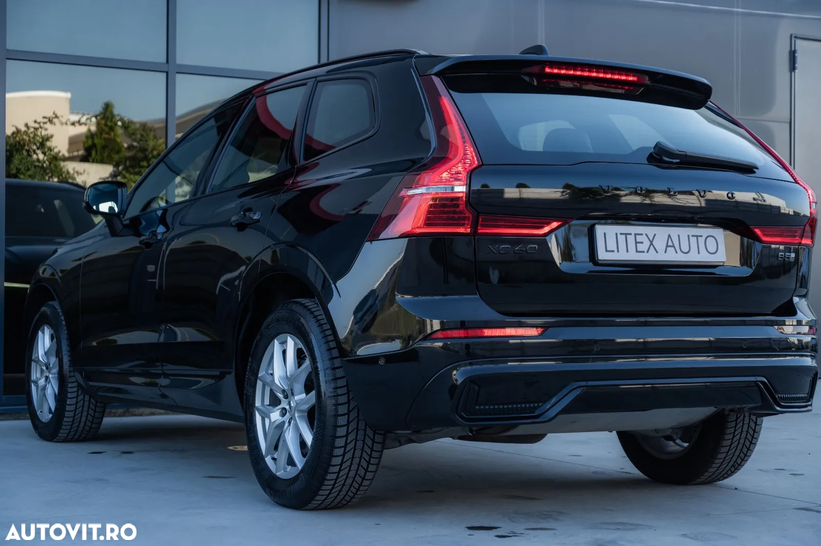 Volvo XC 60 B5 B AWD Plus Black Edition - 9