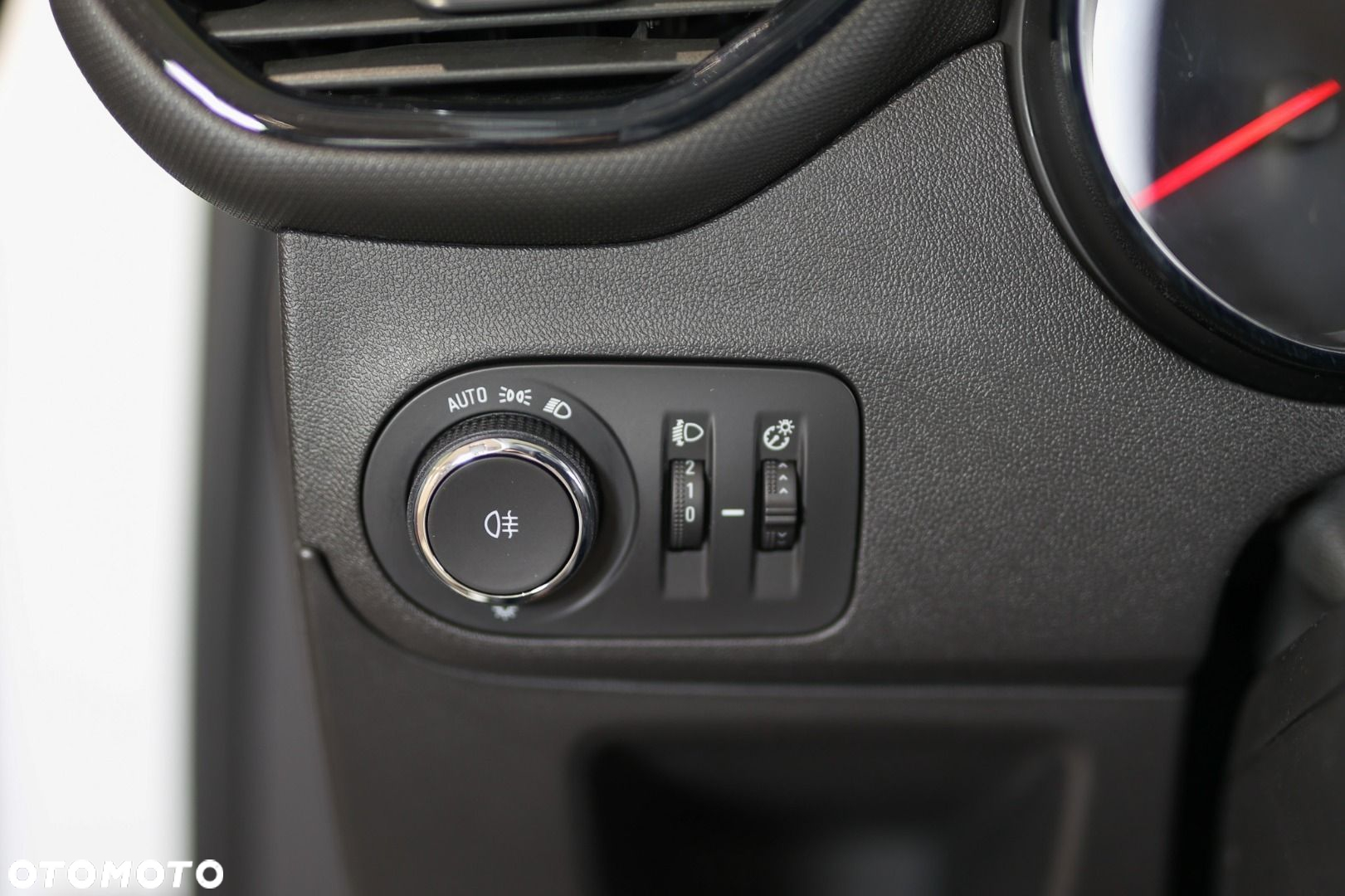 Opel Crossland X - 21