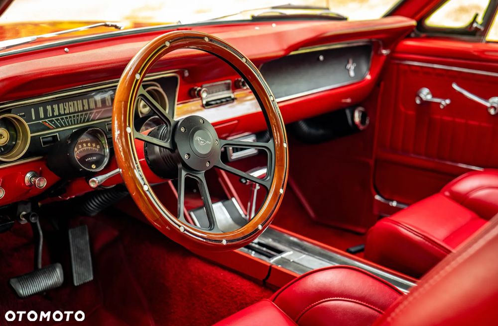 Ford Mustang - 8