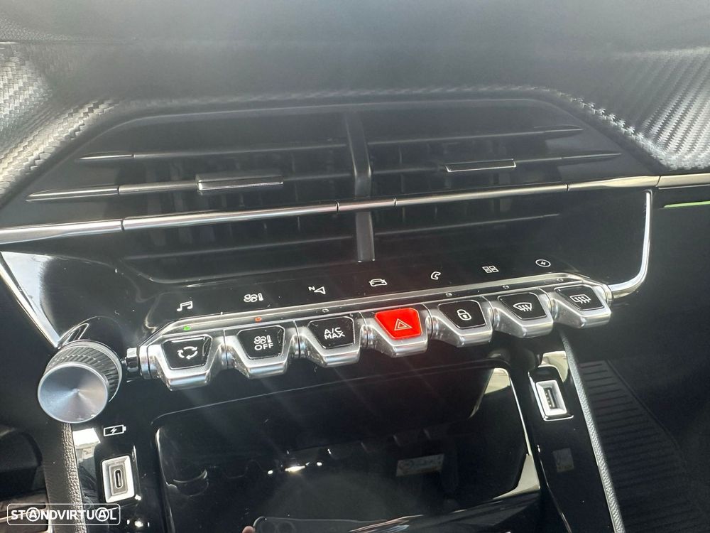 Peugeot e-2008 50 kWh GT - 15