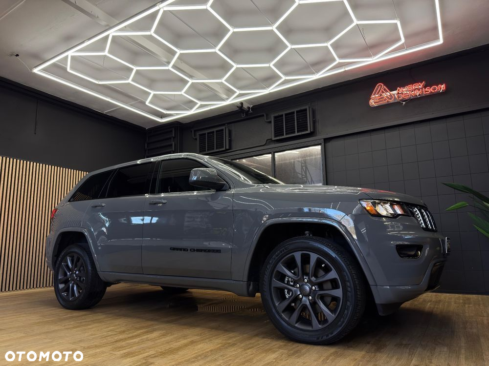 Jeep Grand Cherokee - 11