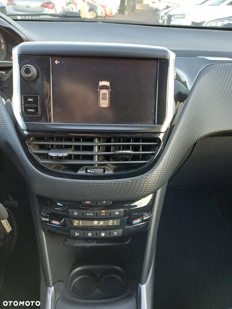 Peugeot 2008 1.2 Pure Tech Style - 24