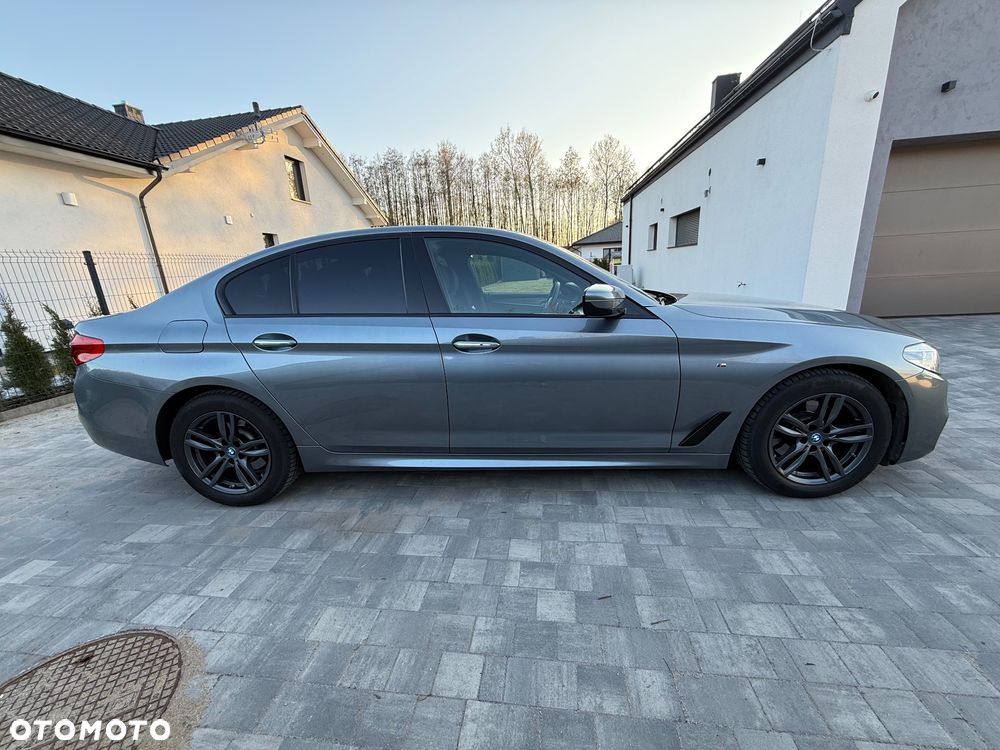 BMW Seria 5 520d M Sport - 8