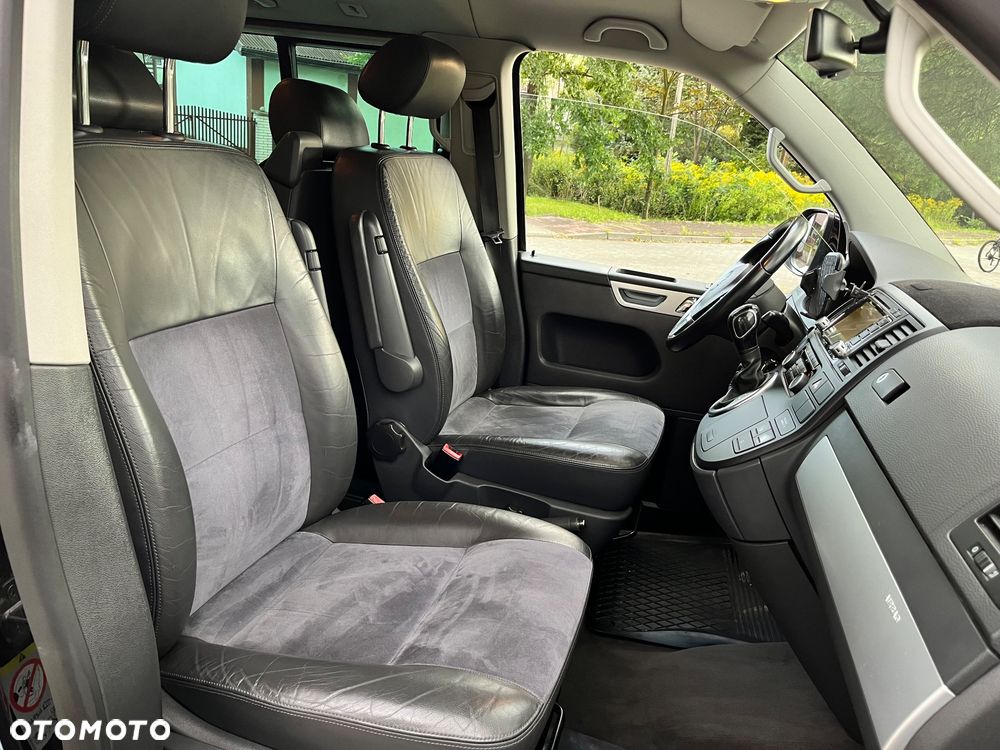 Volkswagen Multivan - 32