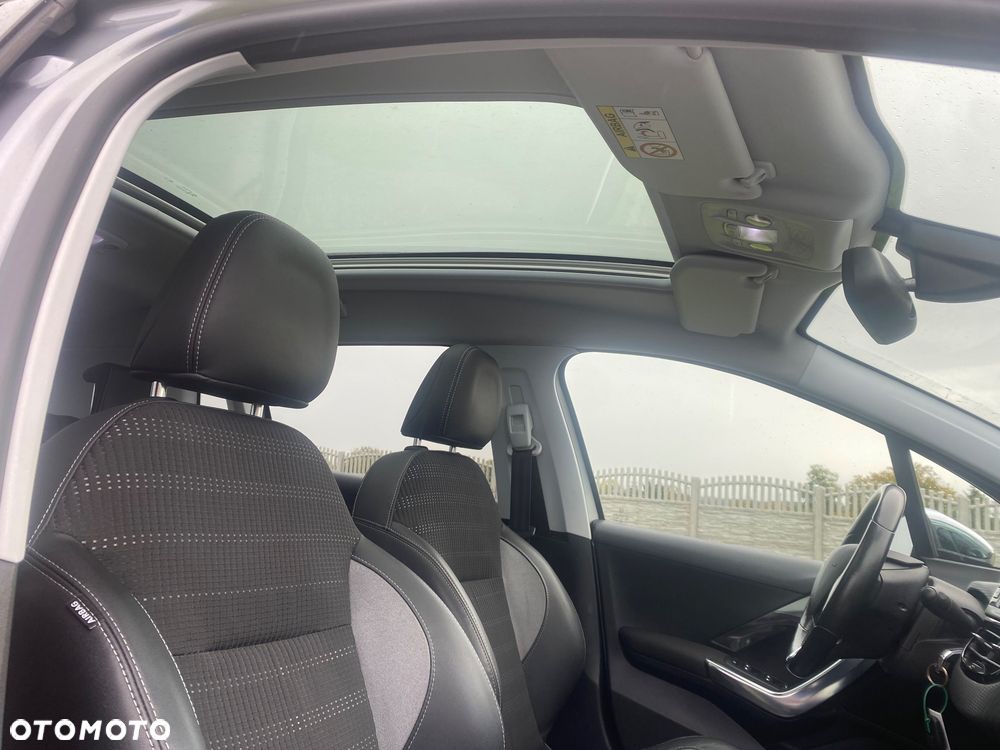 Peugeot 2008 1.6 BlueHDi Allure S&S - 24
