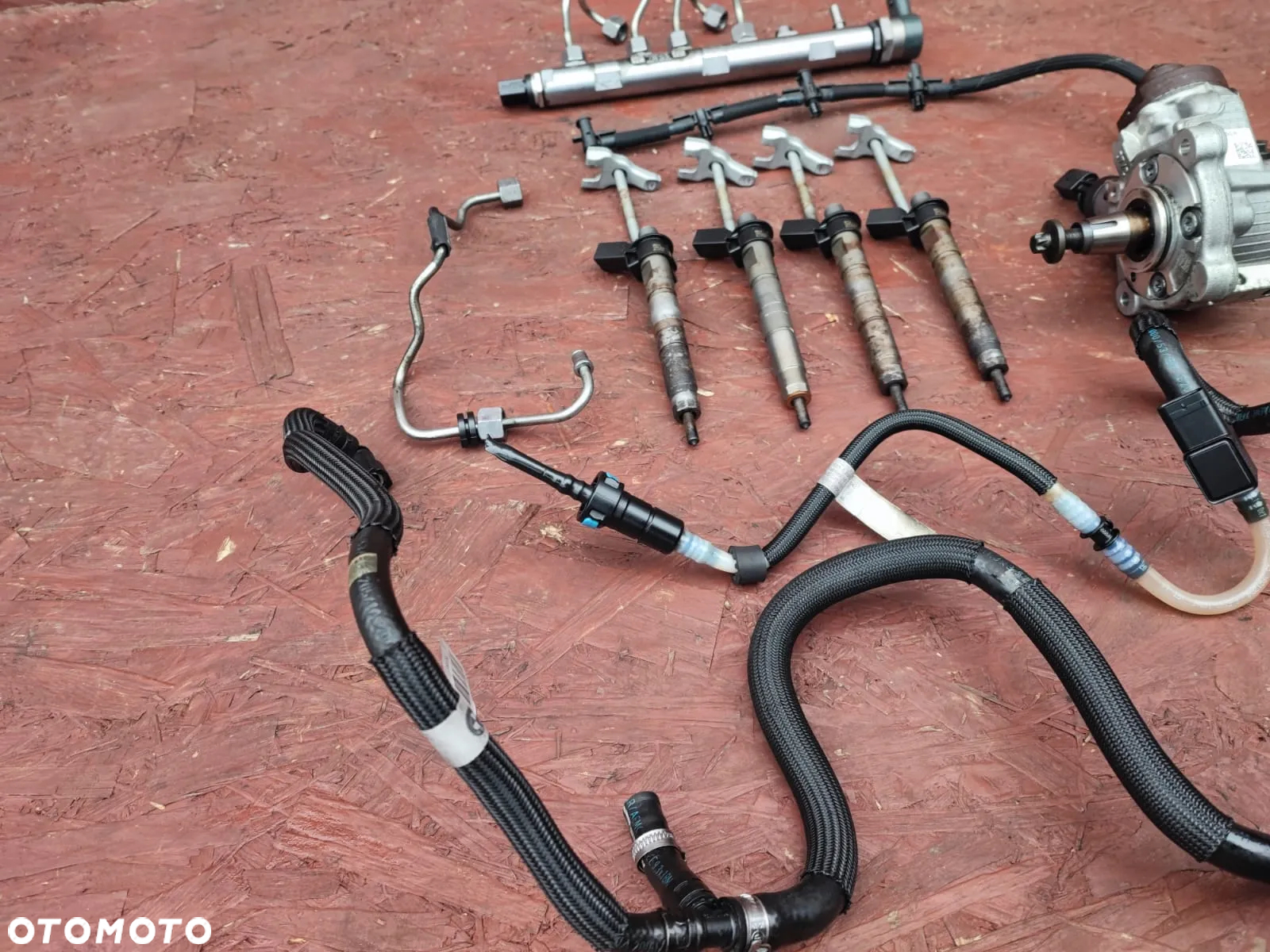 BMW E60 LCI / E61 LCI / E81 / E82 / E89 LCI / E87 LCI / E88 / E90 / E90 LCI / E91 / E91 LCI / E92 / E93. ORYGINALNY KOMPLETNY ZESTAW WTRYSKOWY / UKŁAD WTRYSKOWY  DO GAMY SILNIKÓW N47 ( POMPA WTRYSKOWA + WTRYSKI X4 SZTUKI + LISTWA WTRYSKOWA + CZUJNIKI + PRZEWODY PALIWA ). O NR: 7 797 877 / 7 800 602 /  7 809 130 / 7 809 128 / 4 740 787 / 7 800 601 OEM. BARDZO DOBRY STAN TECHNICZNY. - 4