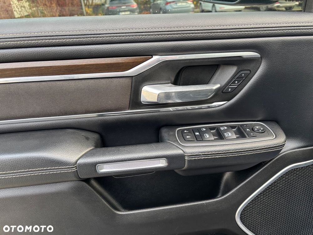 RAM 1500 Quad Cab Laramie - 34