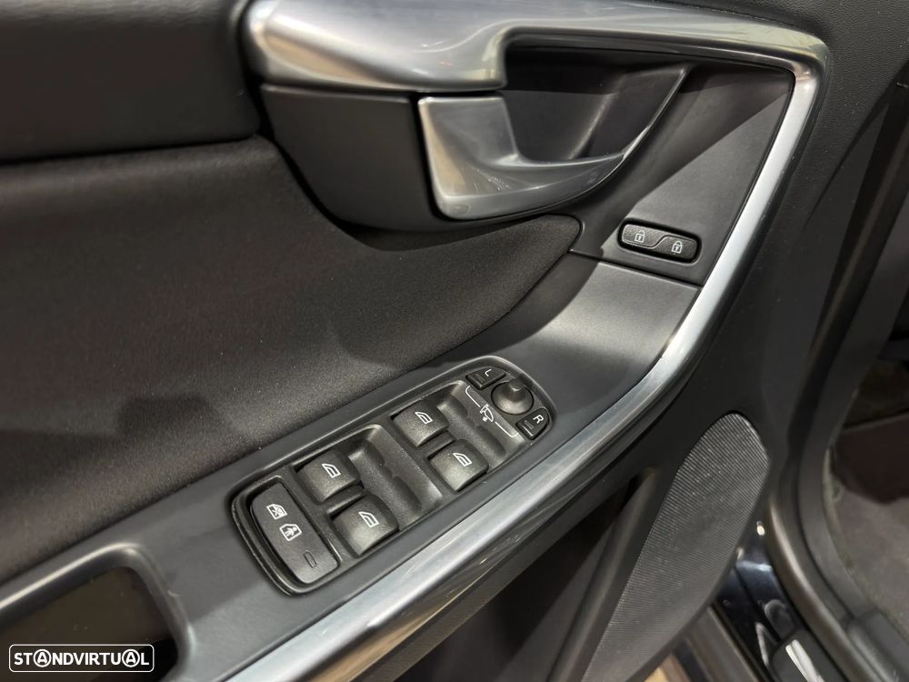 Volvo XC 60 2.0 D4 Momentum - 10