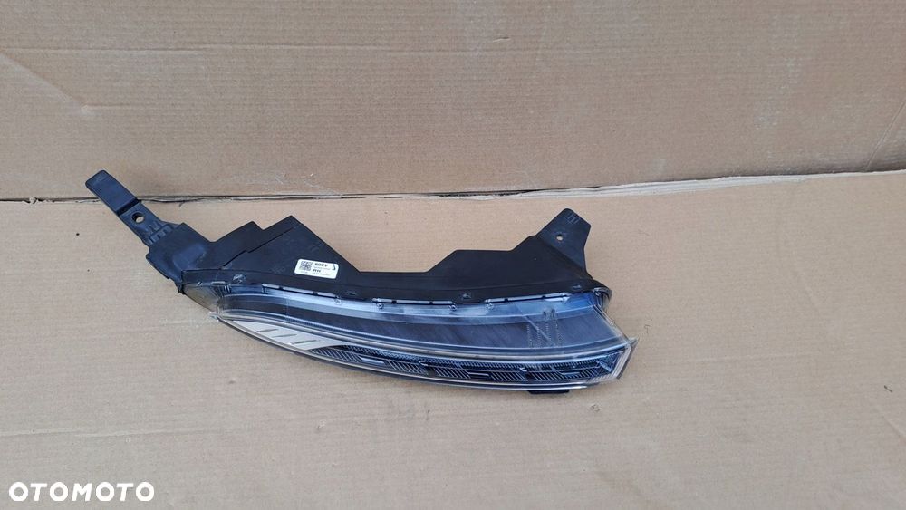 HYUNDAY BAYON PRAWA LAMPA LED DRL 92208q0600 UŻYWANA - 3