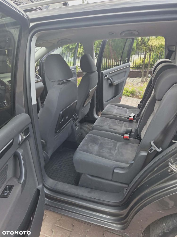 Volkswagen Touran 2.0 TDI DPF Highline - 6