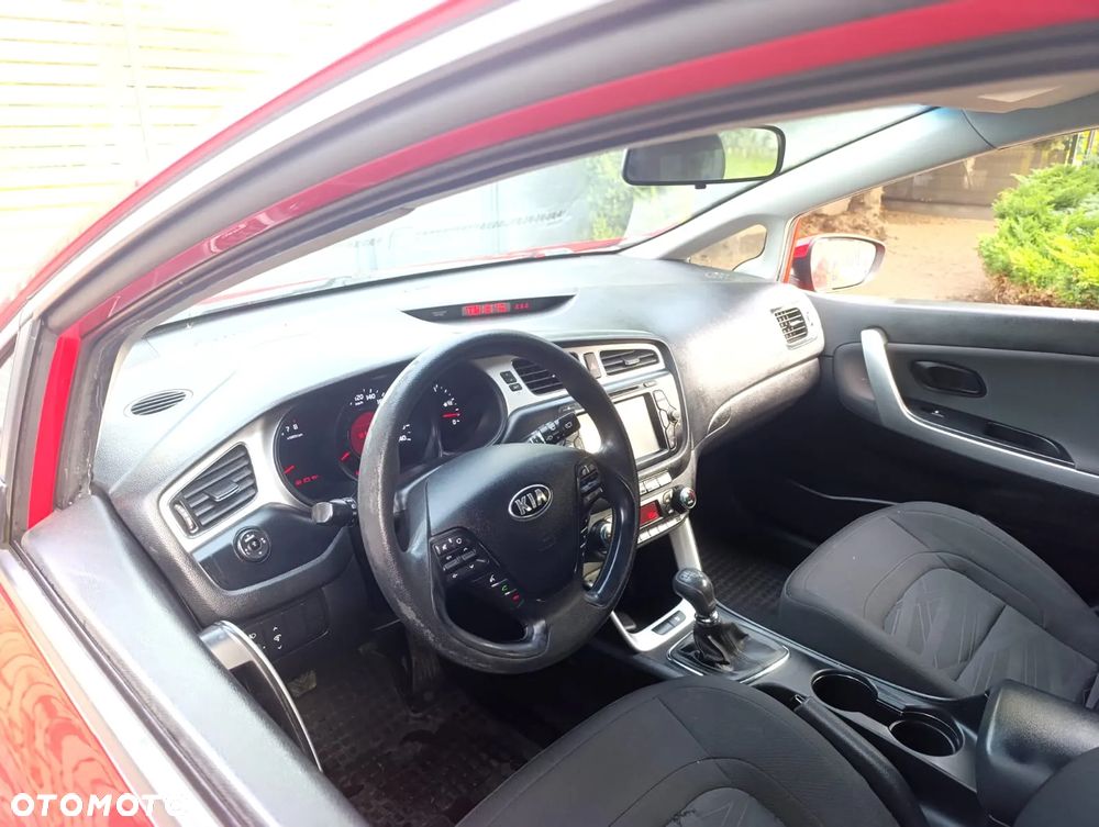 Kia Ceed 1.4 CVVT SW Dream Team Edition - 12