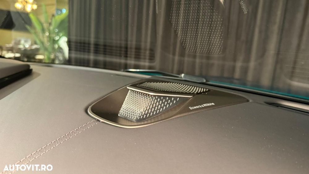 Aston Martin V8 Vantage - 29