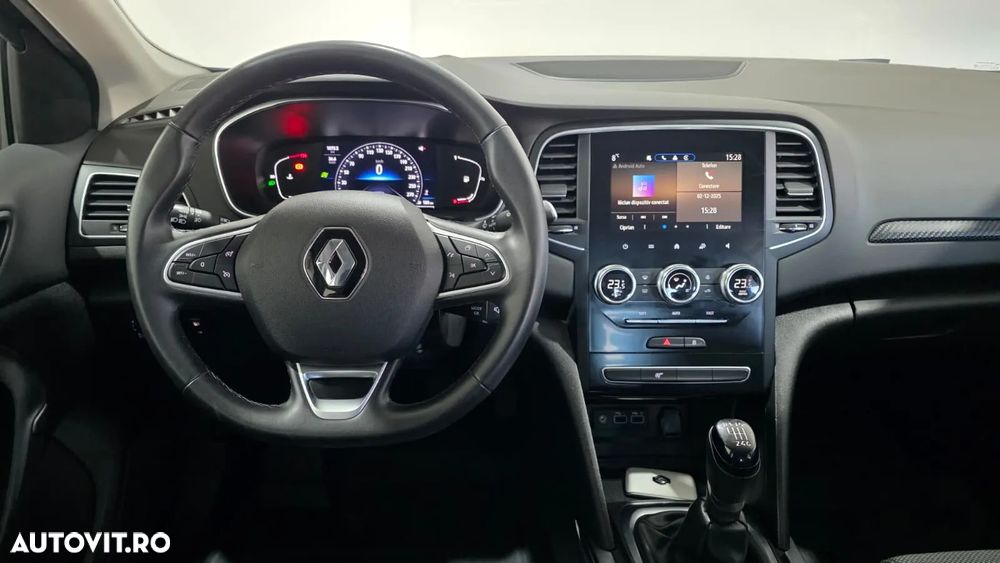 Renault Megane TCe 140 GPF Techno - 6