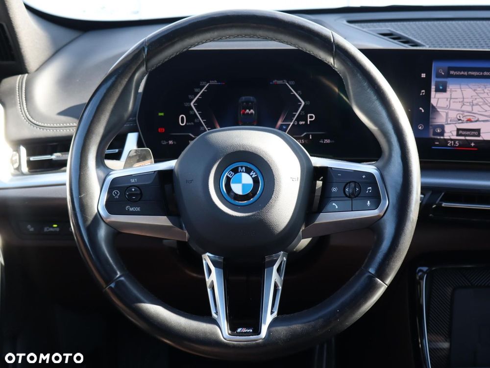 BMW iX1 xDrive30 66.5kWh M Sport - 13