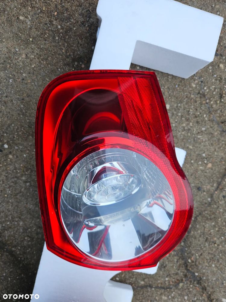 Lampa Tylna Prawa lub Lewa VW PASSAT B6 KOMBI - 2