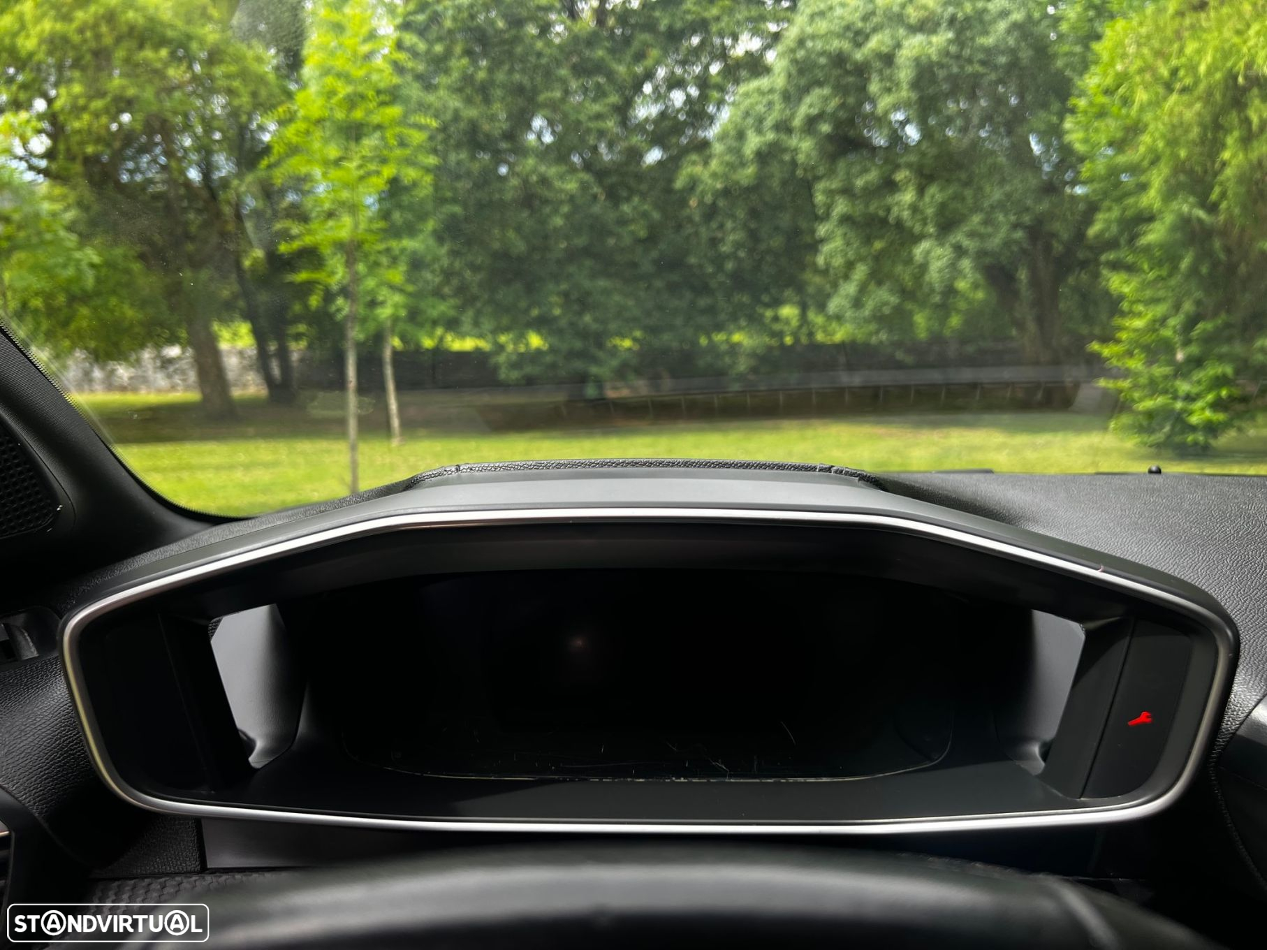 Peugeot e-208 Allure Pack - 39