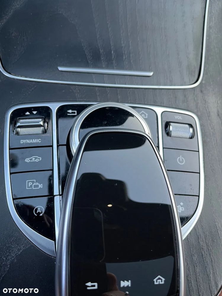 Mercedes-Benz Klasa E 220 d 4-Matic 9G-TRONIC - 16