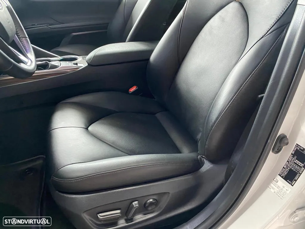 Toyota Camry 2.5 Hybrid Luxury - 25