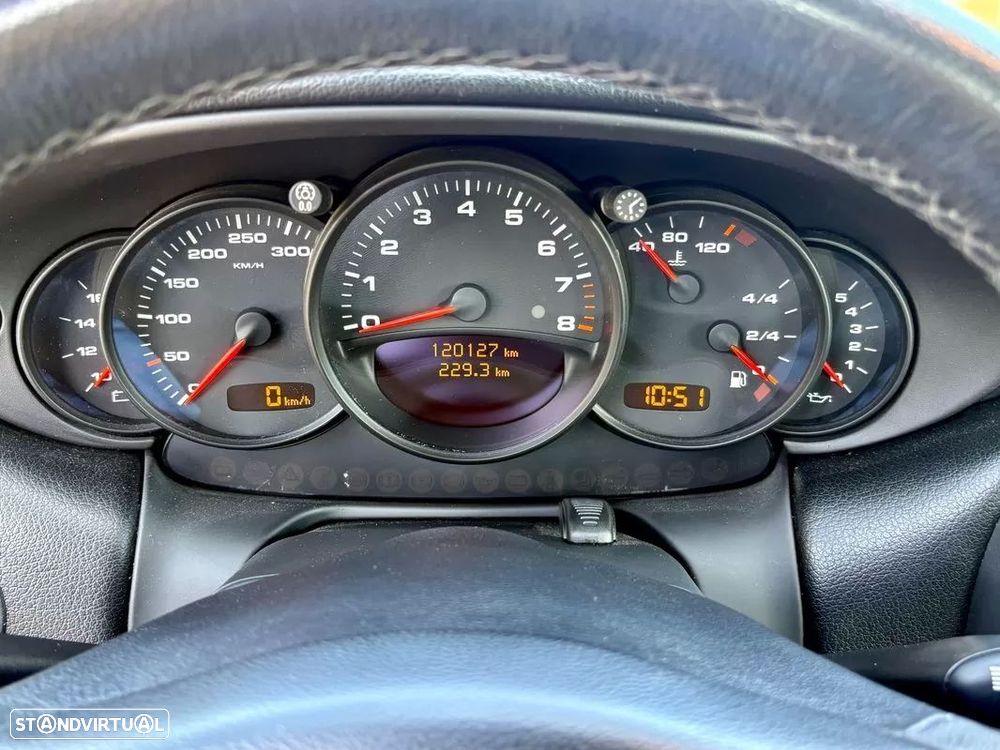 Porsche 911 (996) Carrera - 12