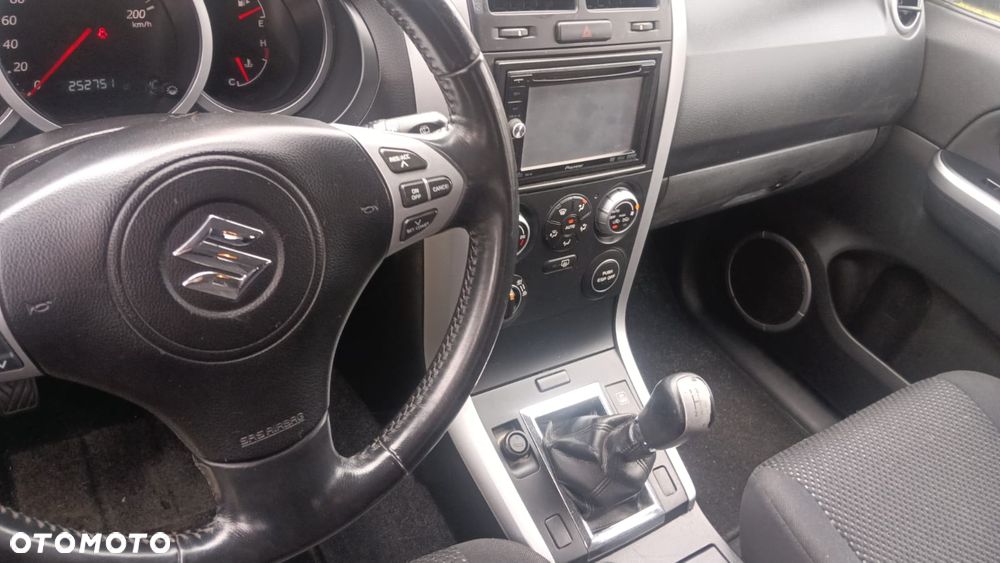 Suzuki Grand Vitara 2.0 Comfort - 9