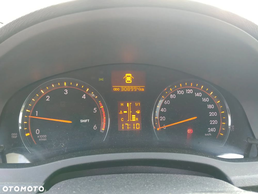 Toyota Avensis - 9