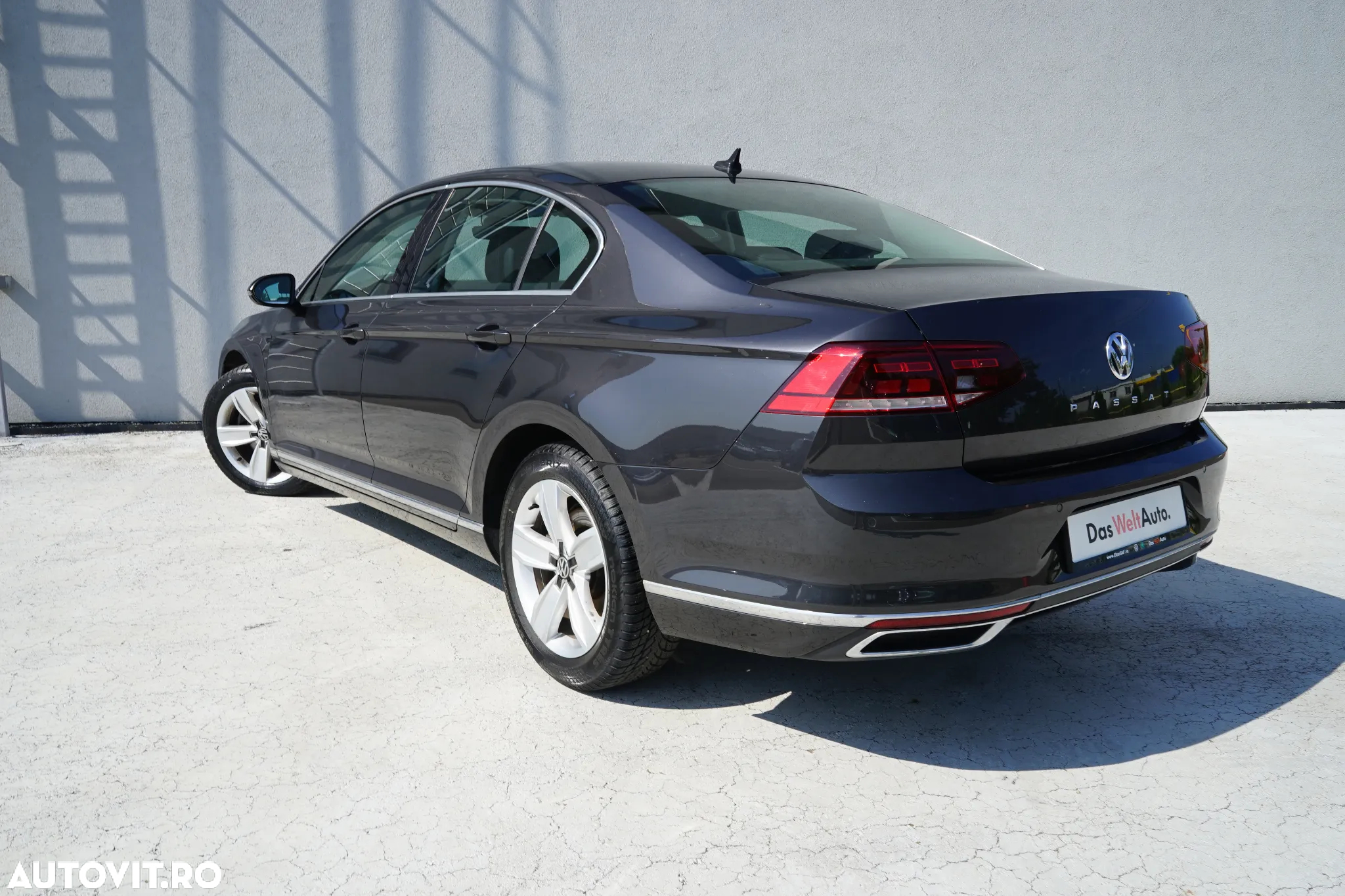 Volkswagen Passat - 4