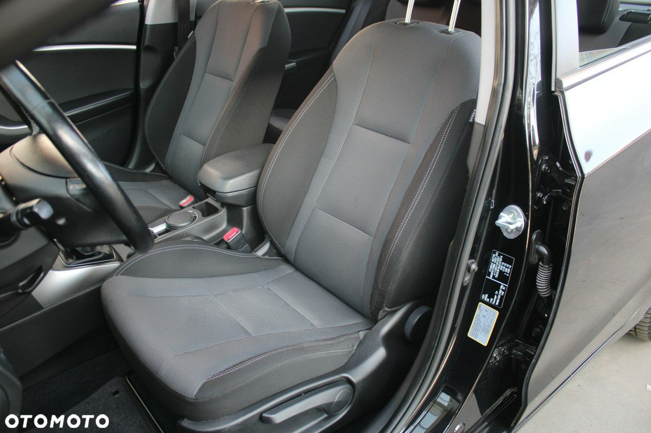 Hyundai i30 1.6 Premium - 11