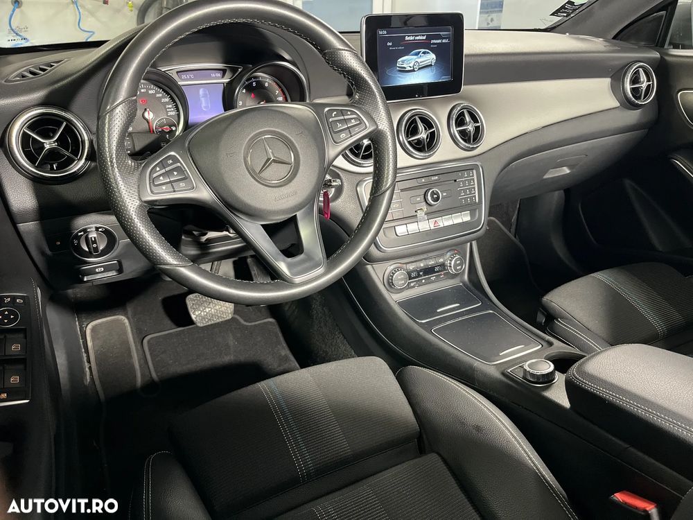 Mercedes-Benz CLA 180 7G-DCT Urban - 12