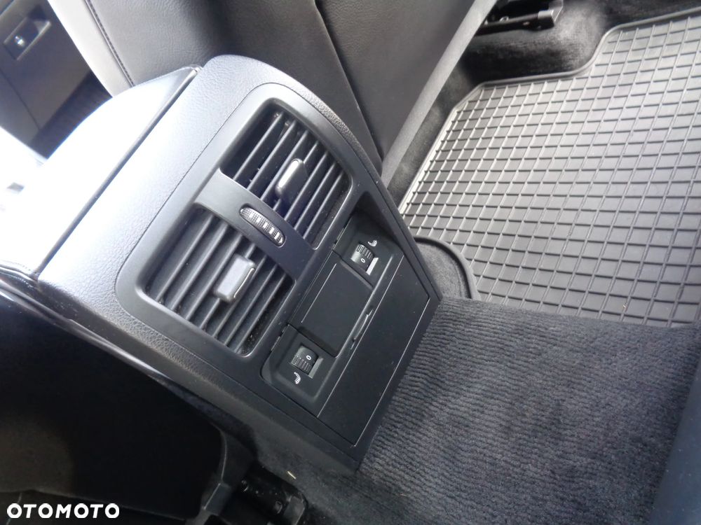 Volkswagen Passat 2.0 TDI DPF Highline - 12