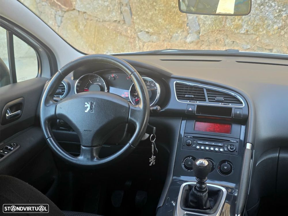 Peugeot 3008 1.6 HDi Premium JLL17 - 24