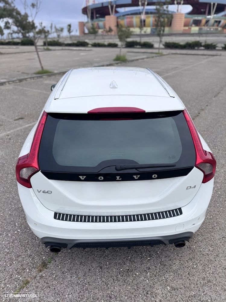 Volvo V60 2.0 D4 R-Design - 3