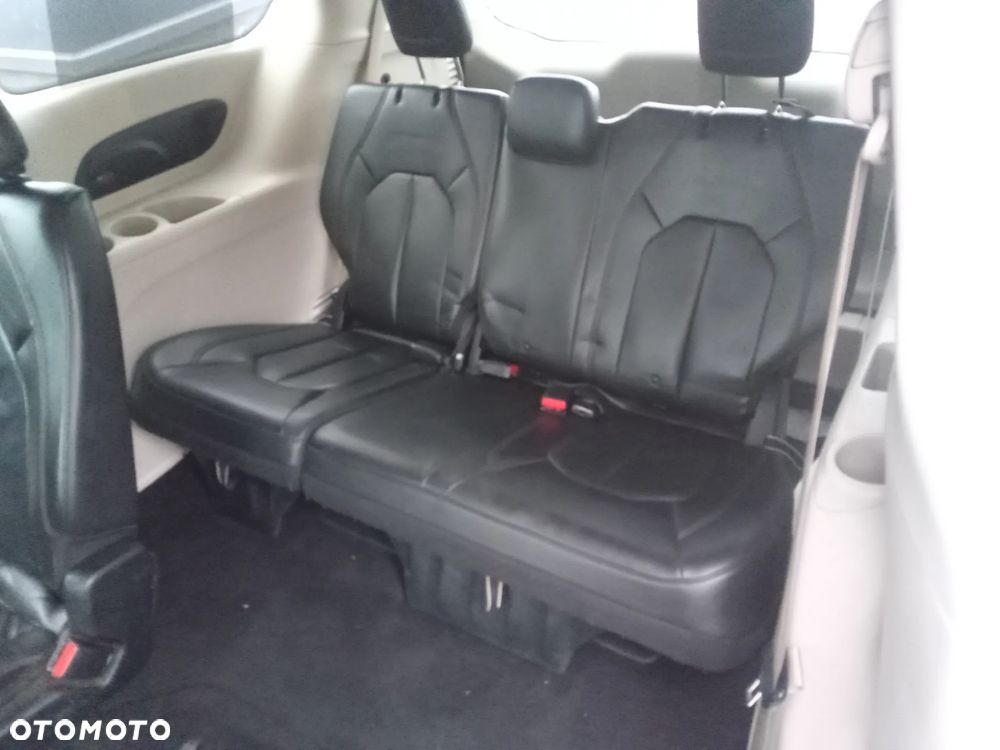 Chrysler Pacifica - 9